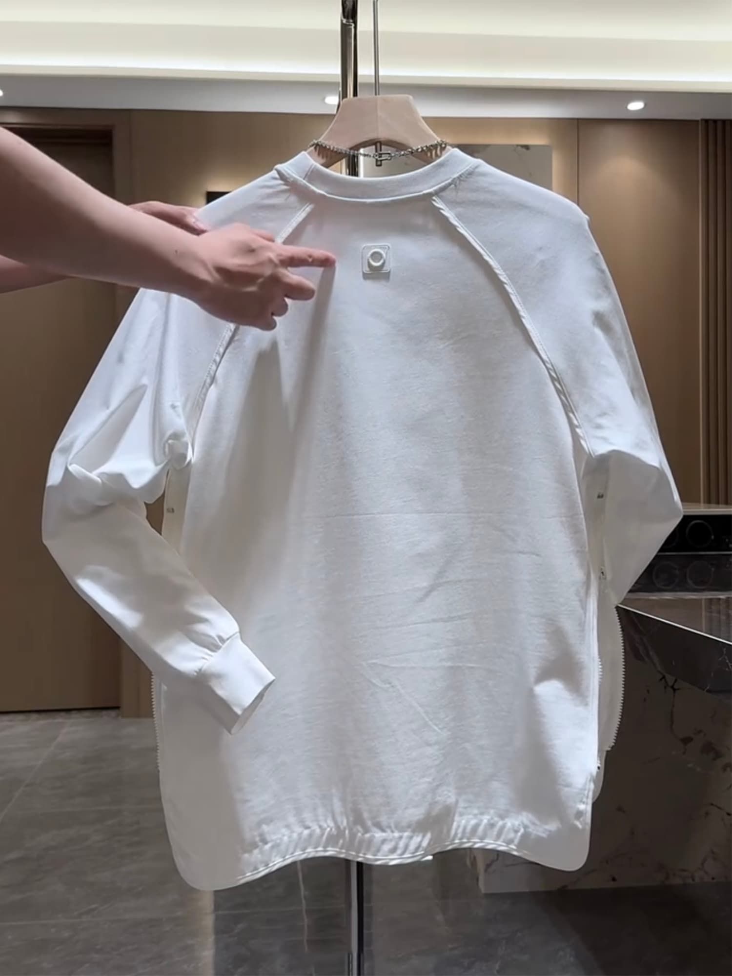 トレーナー　メンズ シンプル シグネチャー 刺繍入り ゆったりトレーナー